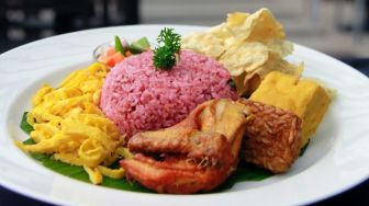 RIP English! Pedagang Ini Terjemahkan Nama Nasi Kerabu Jadi Begini