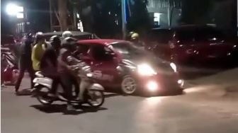 3 Fakta Mengenai Pengendara Mobil Brio yang Dikeroyok Geng Motor, Efek Todongkan Pistol Mainan?