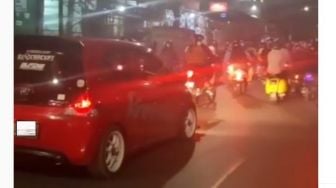 Viral Aksi Pemobil Todongkan Pistol ke Pemotor, Endingnya Nyesek