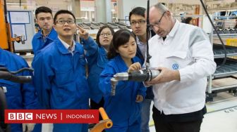 Perusahaan Mobil VW Bantah Jadikan Muslim Uighur Budak di Pabrik China