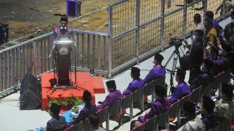 Menteri Agama, Fachrul Razi berpidato saat pembukaan MTQ Nasional ke-28, di Nagari Sikabu, Lubuk Alung, Kabupaten Padangpariaman, Sumatera Barat, Sabtu (14/11/2020).  [ANTARA FOTO/Iggoy el Fitra]
