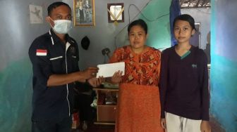 Ayah Balita Penderita Kanker Mata di Kampung Ciburuy Terharu Dapat Bantuan 
