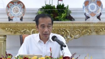 Evaluasi Penerapan PPKM, Jokowi: Ekonomi Turun, Covid-19 Tidak