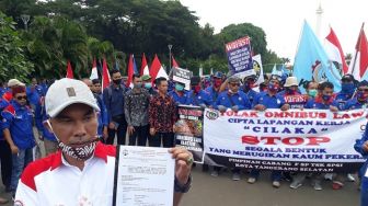 Ultimatum Buruh: Kami Warning 6 Hakim MK yang Diberi Penghargaan Jokowi