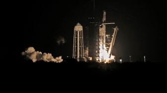 Roket SpaceX Terbangkan 4 Astronot ke Luar Angkasa