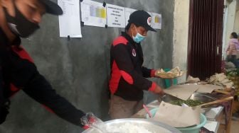 Cegah Covid-19, Posko Pengungsi Merapi Sajikan Makanan dengan Prasmanan