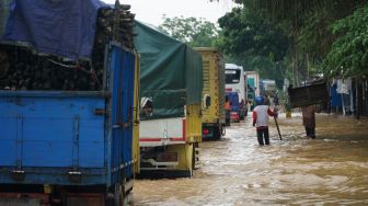 Banjir, Ruas Jalan Nasional Banyumas - Yogyakarta Macet Total