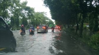 Banjir Pontianak, Ketinggian Air di Jalan Protokol Lewati Mata Kaki