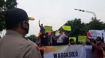 Bikin Kerumunan, Demo Tolak Rizieq Shihab di Solo Dibubarkan Polisi