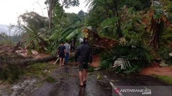 Antisipasi Longsor Susulan di Cianjur Selatan, Puluhan Keluarga DIungsikan