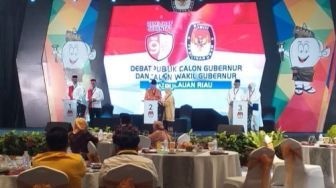 Debat Publik Pilgub Kepri, Tiga Paslon Kompak Kritik Pemerintah Pusat