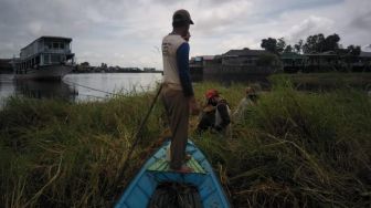 Gulma Tutupi Aliran Mahakam, Akses Mobilitas Warga Desa di Kukar Terhambat