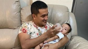 Anak Vanessa Angel Kena Kolik, Ketahui Cara Meredakan Kondisi Ini