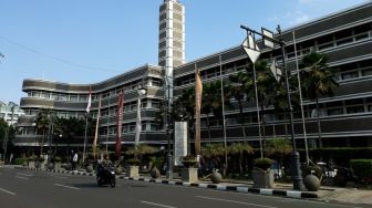 Perempuan Misterius di Balik Hotel Savoy Homann Bandung