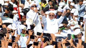 Lagi-lagi Batal Diperiksa Polisi, Kali Ini Alasan Rizieq Bawa-bawa Dokter