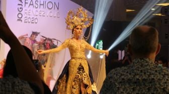 Ramaikan Jogja Fashion Rendezvous, Wilda Situngkir Jadi "Ibu Pertiwi"