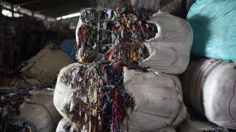 Pengusaha Ghana Produksi Sepatu dari Limbah Tekstil