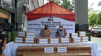 Ini Daftar dan Jenis Bantuan Vitamin dan Obat yang Diserahkan Kapolda Riau