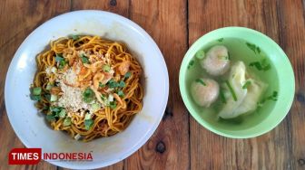 Menikmati Mie Yamin Cirebon Saat Musim Hujan