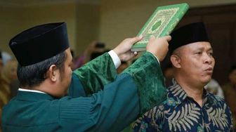 Rektor UIN Suska Riau Diberhentikan