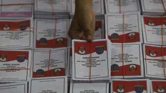 Penyortiran Surat Suara Pilkada Depok 2020