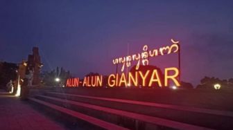 Plang Aksara Bali 'Alun-alun Gianyar' Panen Kritikan, Ini Sebabnya