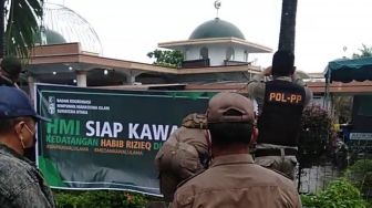 Spanduk 'HMI Siap Kawal Kedatangan Habib Rizieq' di Medan Dicopot Satpol PP
