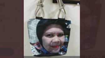 Ibu Ini Jualan Tas Custom Gambar Foto Selfie, Netizen: Biar Nggak Dicuri?