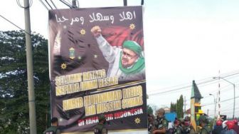 Tak Berizin, Sejumlah Spanduk Rizieq Shihab di Pasuruan Dicopot Satpol PP