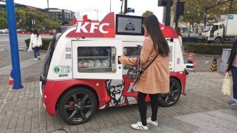 Canggih! Restoran Cepat Saji Ini Gunakan Mobil Tanpa Sopir untuk Jualan