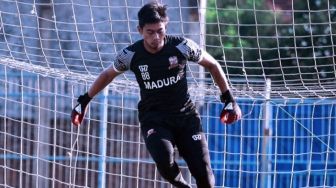 Jaga Kekuatan Tangan dan Fisik, Kiper Madura United Pilih Angkat Ban