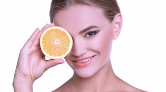 Tips Mengatasi Komedo dengan Buah Lemon