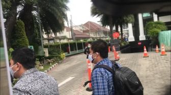 Panas Dihalau saat Satroni Kantor KKP, Tim KPK: Jangan Halang-halangi Kami!