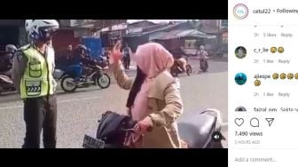 Viral Emak-emak Takbir Saat Ditilang, Politisi PKB: Takbir Hilang Sakralnya