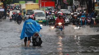 Sejumlah Ruas Jalan di Kota Bandung Tergenang Banjir Usai Diguyur Hujan