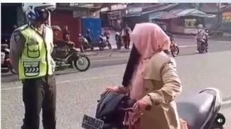 Heboh Emak-emak Hindari Tilang Polisi, Cuma Teriakkan Kalimat Ini