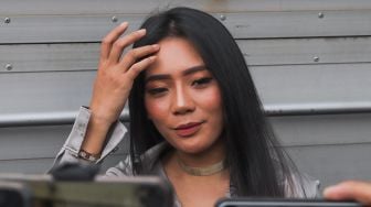 Selebgram Berlliana Lovell saat ditemui awak media di Kawasan Tendean, Jakarta Selatan, Kamis (26/11). [Suara.com/Alfian Winanto]