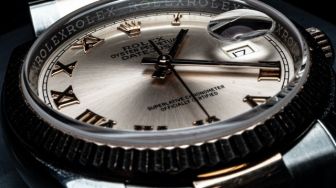 Pakai Tas Hermes dan Jam Tangan Rolex, Viral Perempuan Ngaku Digaji Pacar Rp180 Juta per Bulan