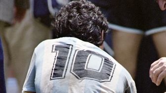 Kini di Tangan Steve Hodge, Lelang Jersey Maradona Saat Cetak Gol "Tangan Tuhan" Bisa Raup Rp75,1 M