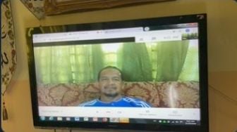 Semua Siswa Tak Mau Ikuti Kelas Online, Kisah Guru Ini Bikin Sedih