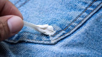 Chewing Gum on Your Clothes? Get It Off with These Tricks
