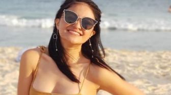 Foto Marshanda Pakai Bikini di Pantai, Perutnya Bikin Netizen Tak Berkedip