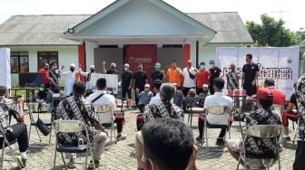 Perayaan HUT ke-92 Persija: Potong Tumpeng dan Santunan Anak Yatim