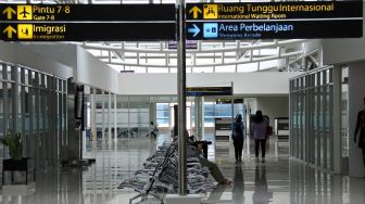 Jelang Nataru, Penumpang Makin Padat di Bandara Sultan Syarif Kasim II
