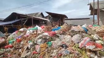 Tumpukan Sampah Jadi Pemandangan Pasar Cikande