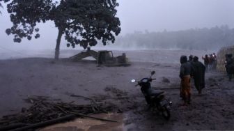 Waspadai Letusan Sekunder Gunung Semeru, Penambang Pasir Ditutup Dulu