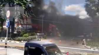 Truk Tangki BBM Terbakar dan Meledak di SPBU MT Haryono Jakarta
