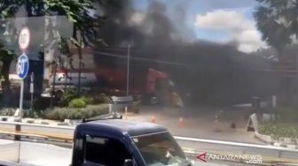 DUAAR! Mobil Truk Tangki Terbakar, Asap Pekat Menjulang di SPBU MT Haryono