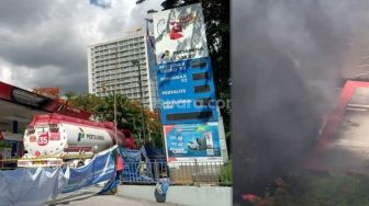 Terekam Warga, Detik-detik Truk Tangki BBM Terbakar di SPBU MT Haryono