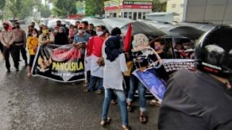 Ratusan Pemuda dan Masyarakat Gorontalo Gelar Aksi Tolak Kedatangan HRS